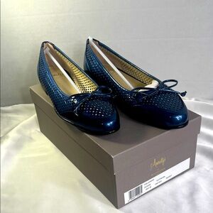 NEW Amalfi Women's Dark Blue Ocean Perforated Flats Women’s 8.5 Made in Italy